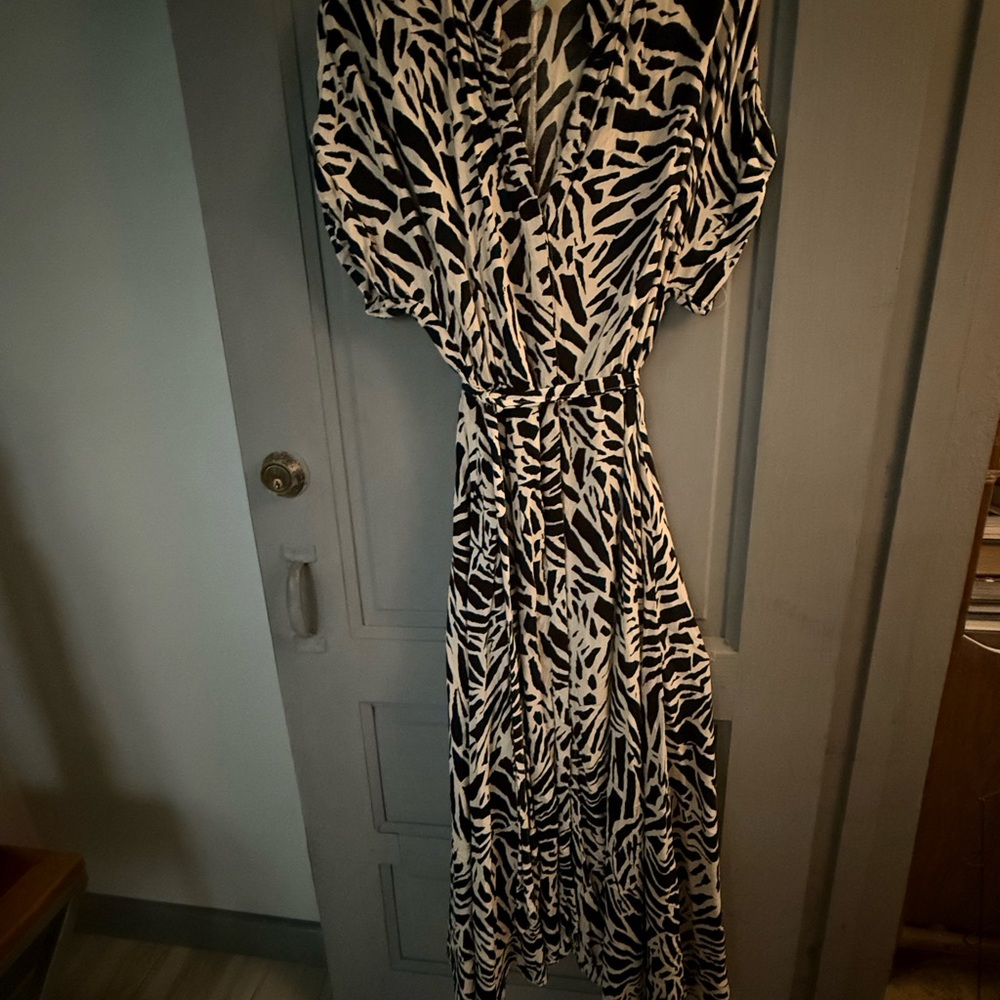 Elegant Black and White Patterned Dress